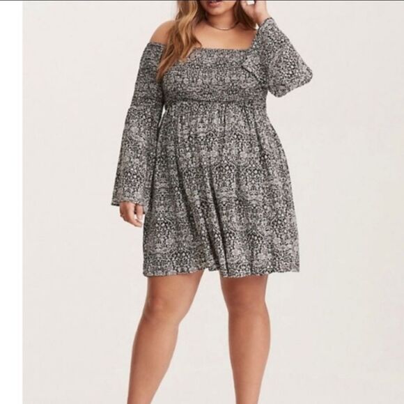 NWT 70's Inspired LCAS Abstract Smoked Bodice Bell Sleeve Dress - Picture 11 of 12